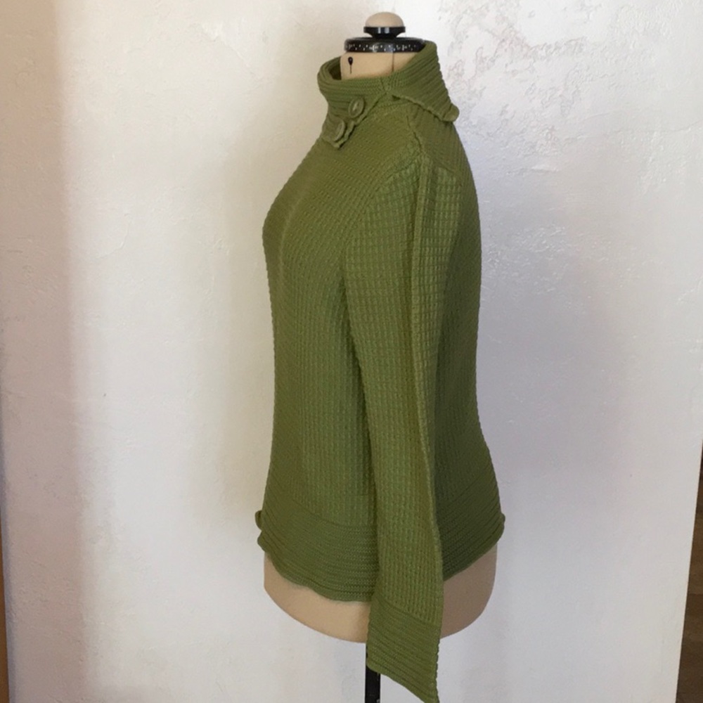 Splendor green 2 button modified turtleneck - Picture 5 of 10
